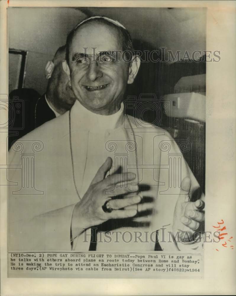 1964 Press Photo Pope Paul VI talks to onboard passengers on flight to Bombay- Historic Images