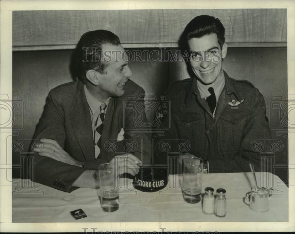 1945 Press Photo-NY- Actor Raymond Massey &amp; Son Jeffrey at the Stork Club- Historic Images