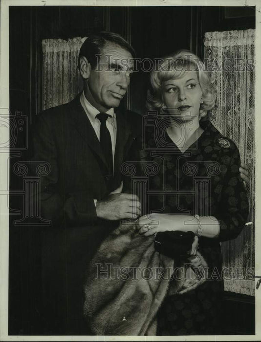 1962 Press Photo Gary Merrill & Jaye P. Morgan Star in "Money and the Minister"- Historic Images