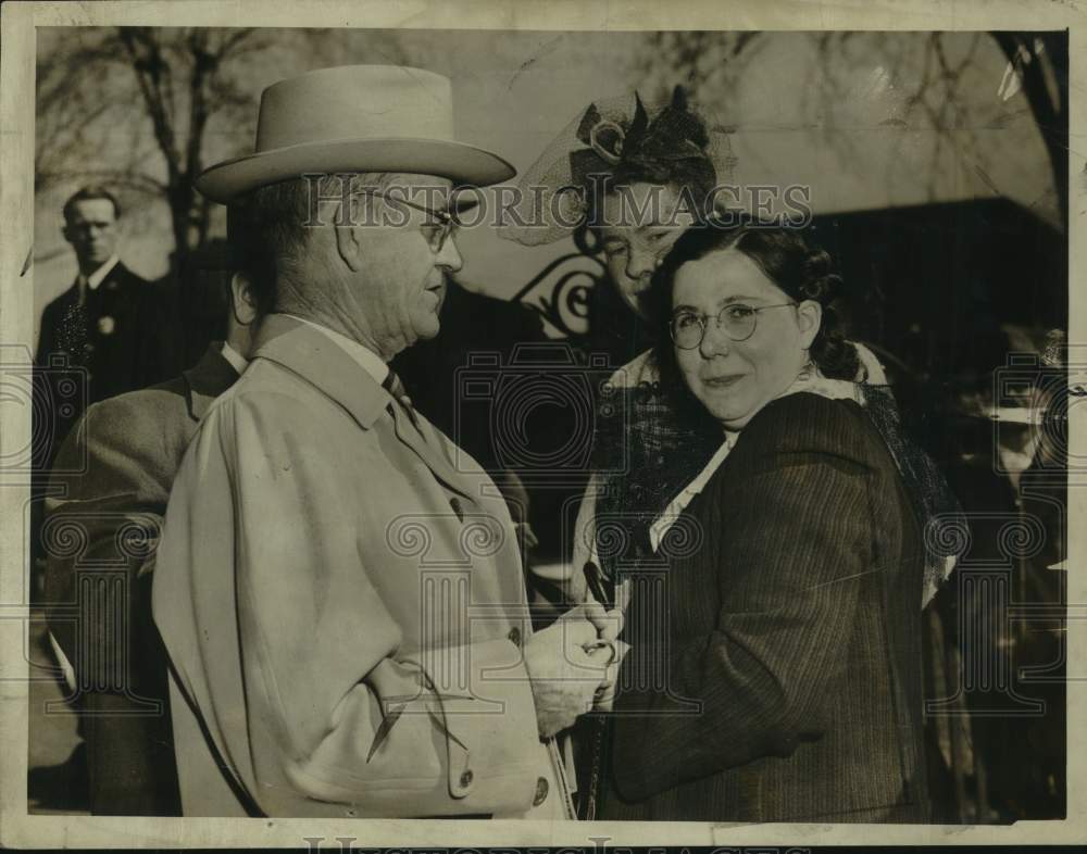 1943 Press Photo Mrs. Beatrice St.Dennis Bouvier in Shotgun trial of her husband- Historic Images