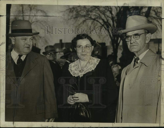 1943 Press Photo Atty.William Graham, Mrs.Beatrice Bouvier, Atty. Daniel O'Brien- Historic Images