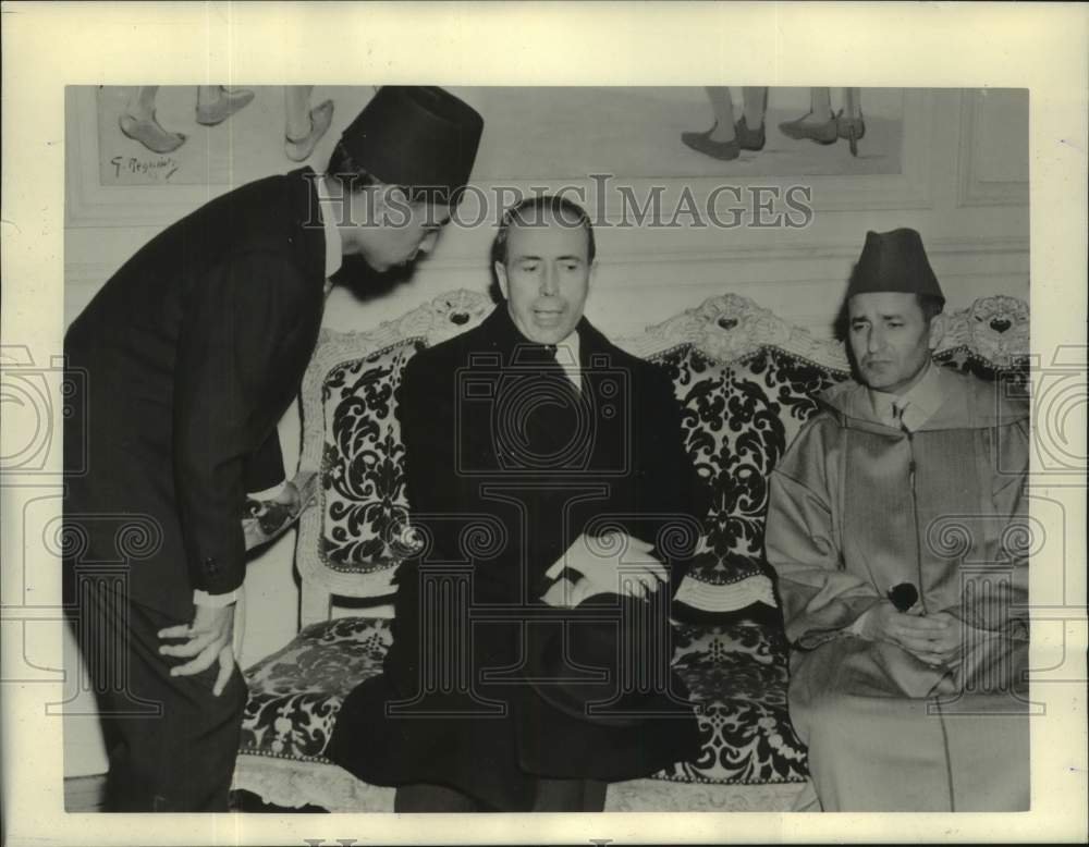 1955 Press Photo Prince Moulay Hassan chats with Antoine Pinay and Ben Youssef- Historic Images