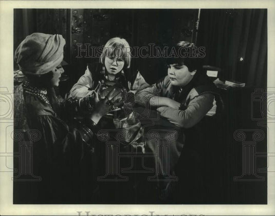 1979 Press Photo Lauri Hendler and costars in "The Big Hex of Little Lulu"- Historic Images