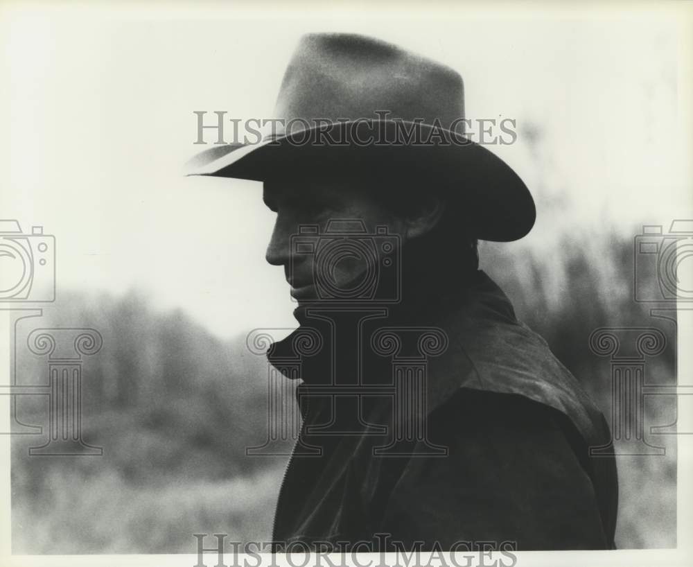 1988 Press Photo Actor in western setting in &quot;Far North&quot; - lrx38535- Historic Images