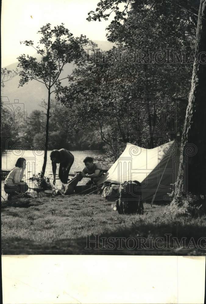 1973 Press Photo Young Americans camp beside Loch Nevis in Scotland - lrx38974- Historic Images