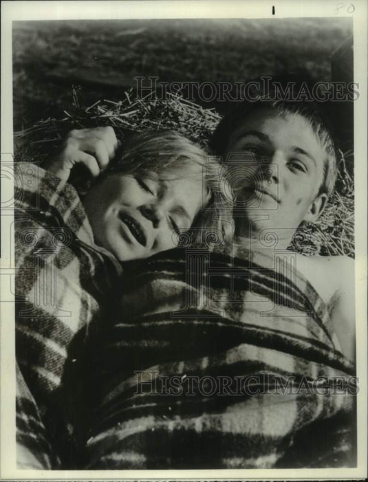 1974 Press Photo Catherine Burns and Richard Thomas star in "Red Sky At Morning"- Historic Images