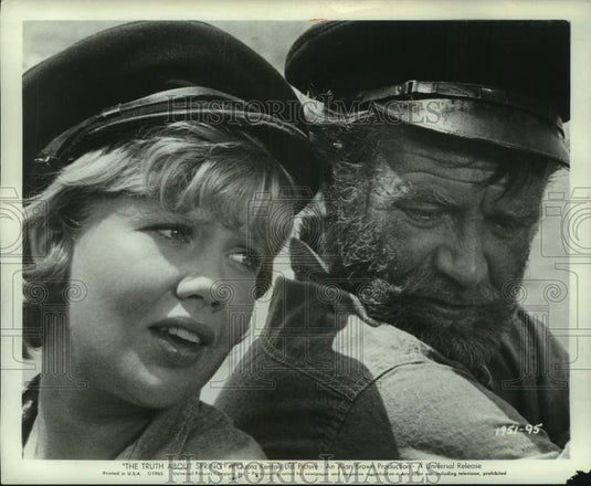 1965 Press Photo Hayley & John Mills star in "The Truth About Spring"- Historic Images