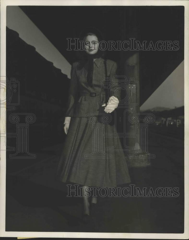 Press Photo Broadway Star Patricia Neal, Arrives In Hollywood To Star In Movie- Historic Images