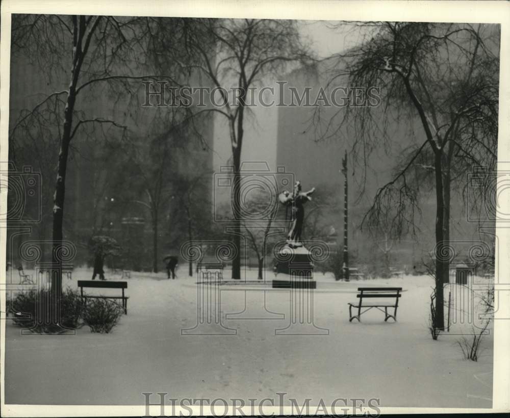 1935 Press Photo View of First Snowfall at Grand Circus Park In Detroit- Historic Images