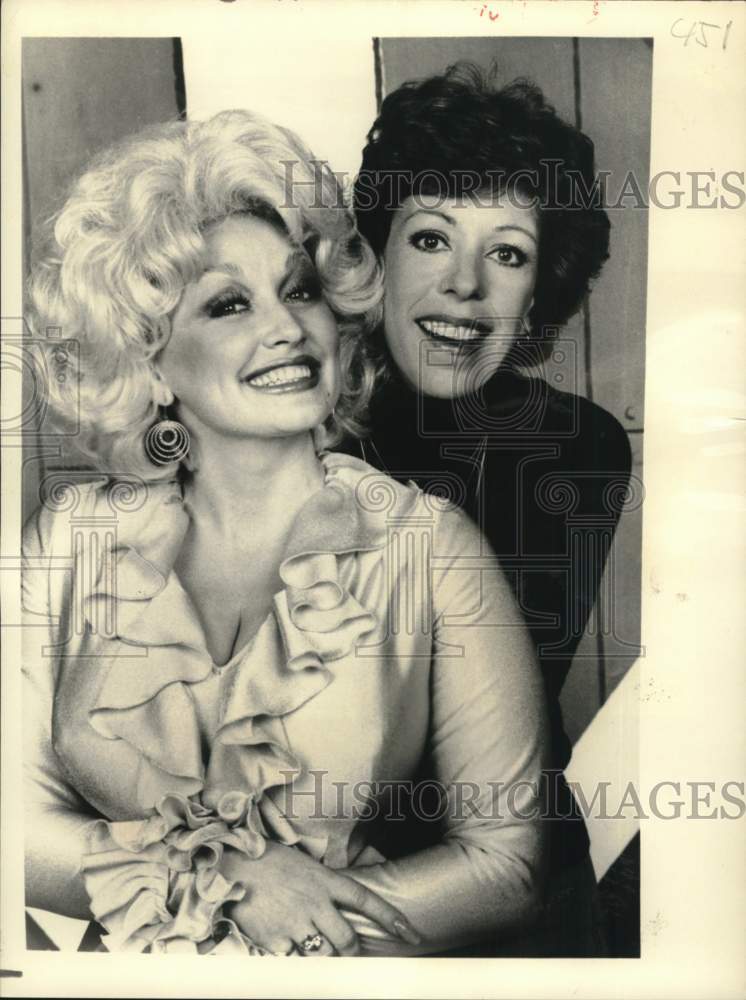 1980 Press Photo Dolly Parton and Carol Burnett in Dolly And Carol in Nashville- Historic Images