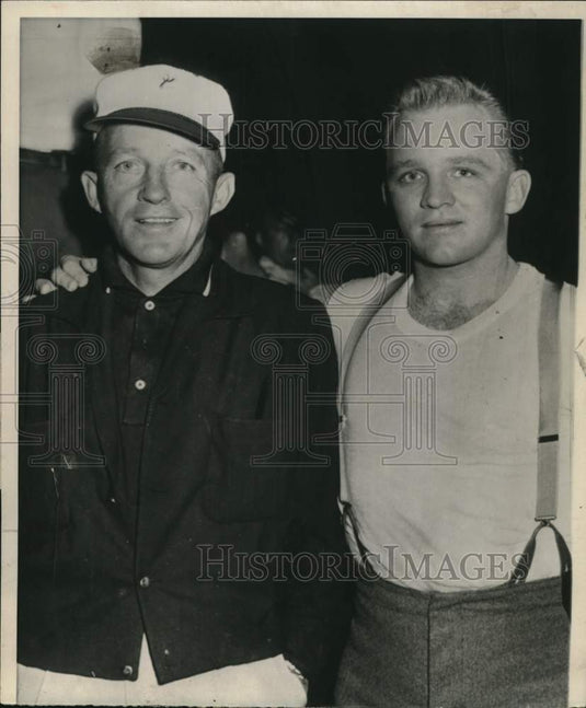 1959 Press Photo Bing Crosby with son Gary Crosby on Movie set in Hollywood- Historic Images