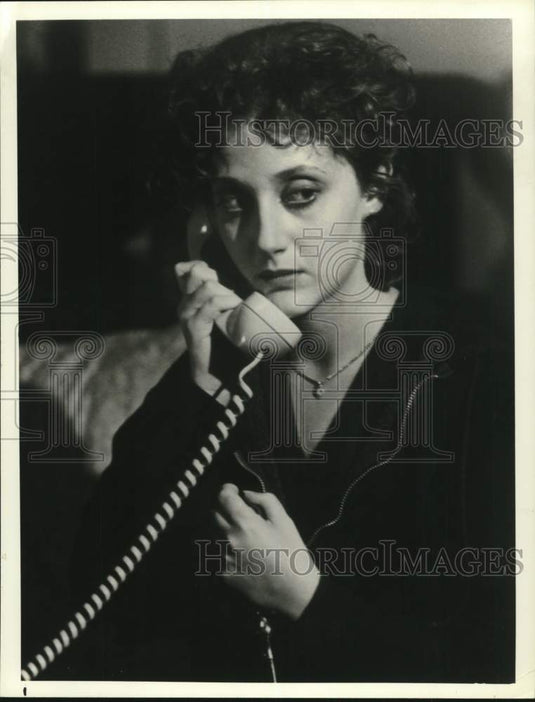1982 Press Photo Carol Kane in The Thriller "When A Stranger Calls" on NBC- Historic Images