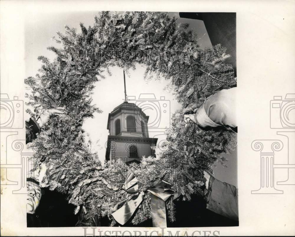 1963 Press Photo Steeple of Faneuil Hall in Boston framed by a Christmas wreath- Historic Images