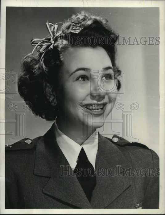 Press Photo New "hurrah girl" Jane Withers models a new "hair dress"- Historic Images