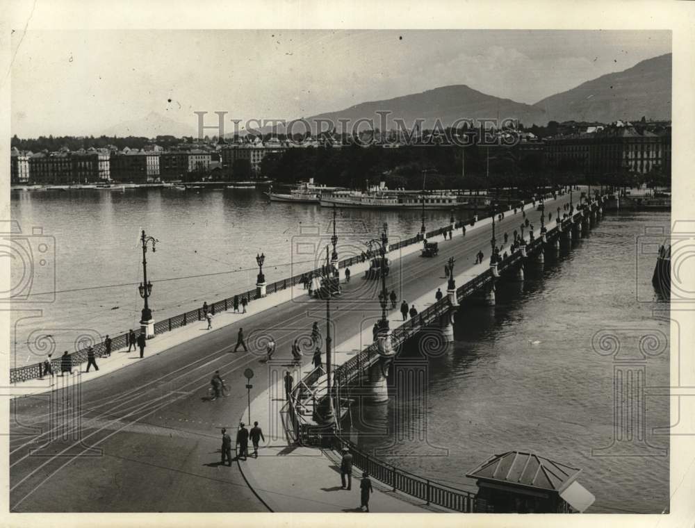 1933 Press Photo View of the Placid Lake Leman and Pont Des Bergues-Geneva- Historic Images