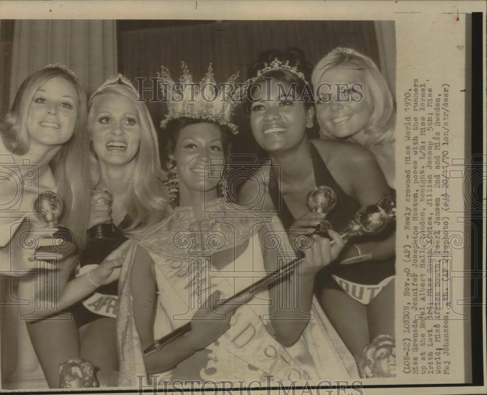 1970 Press Photo New Miss World 1970, Jennifer Hosten poses with her runners up- Historic Images