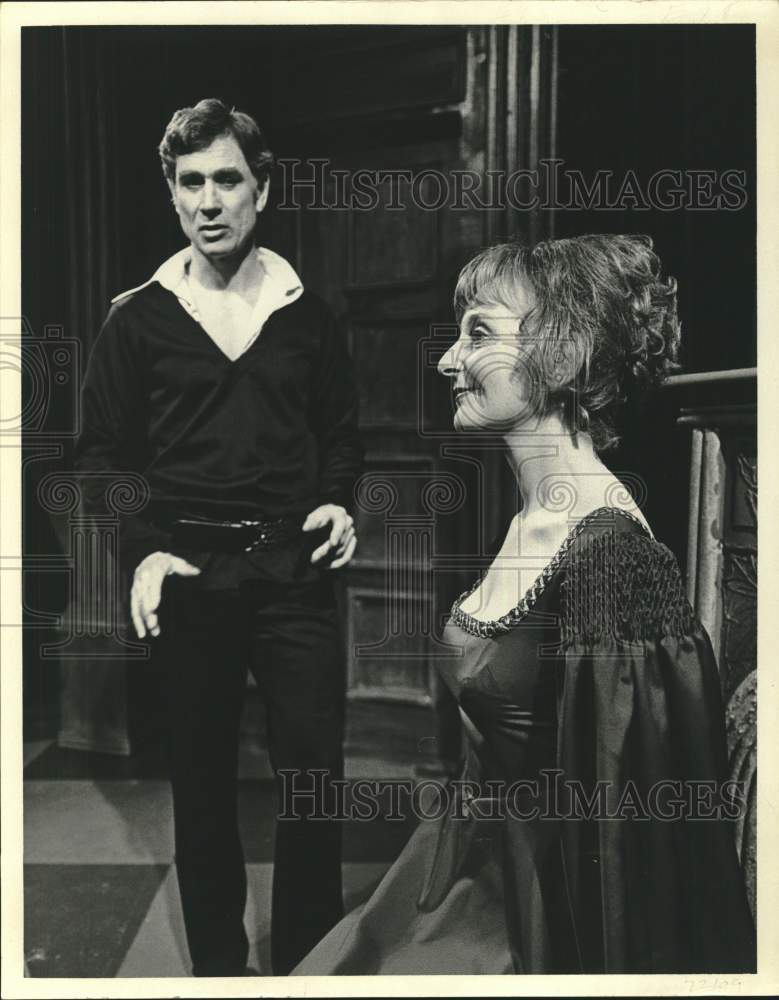 1975 Press Photo James Higgins and Margaret Hilton in &quot;The Hollow Crown&quot;- Historic Images