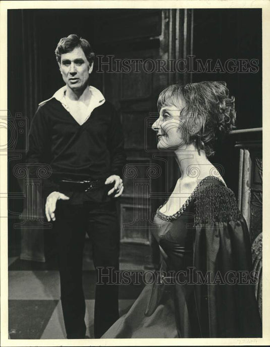 1975 Press Photo James Higgins and Margaret Hilton in "The Hollow Crown"- Historic Images