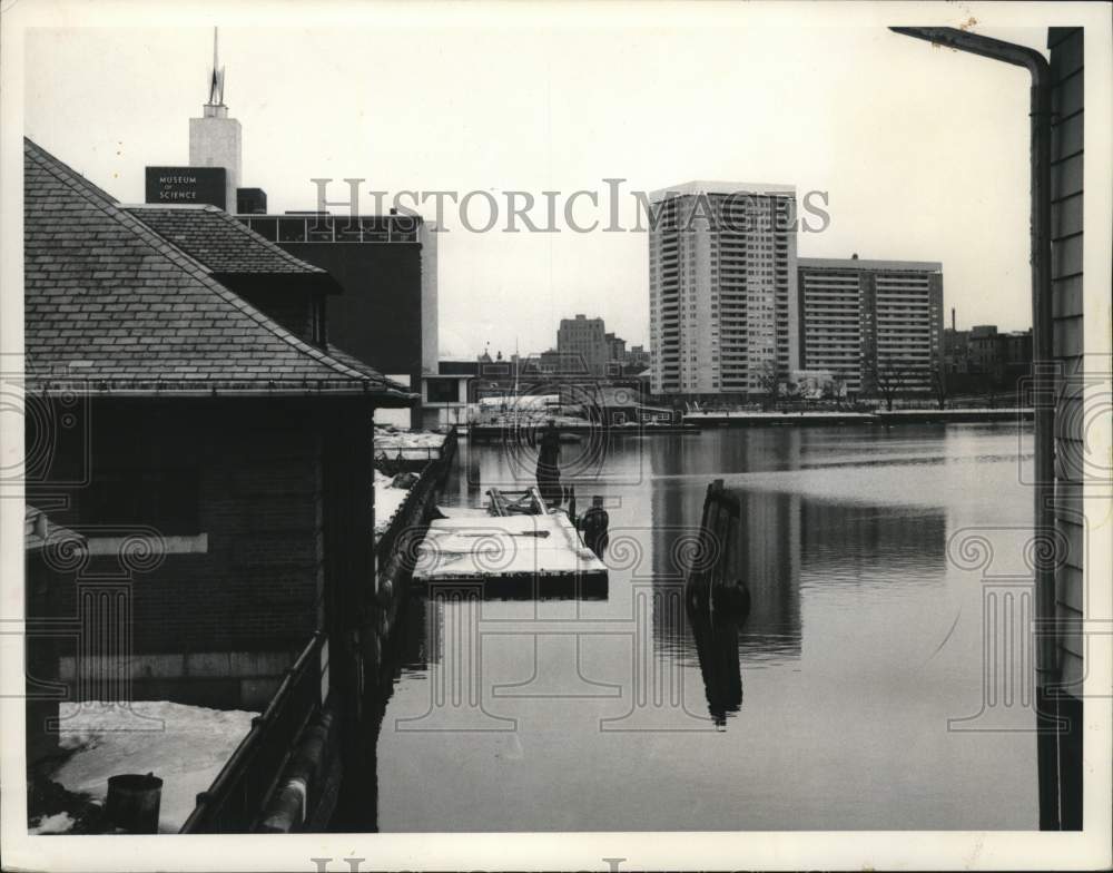 1962 Press Photo A view of Charles River behind Museum of Science, Boston, MA- Historic Images