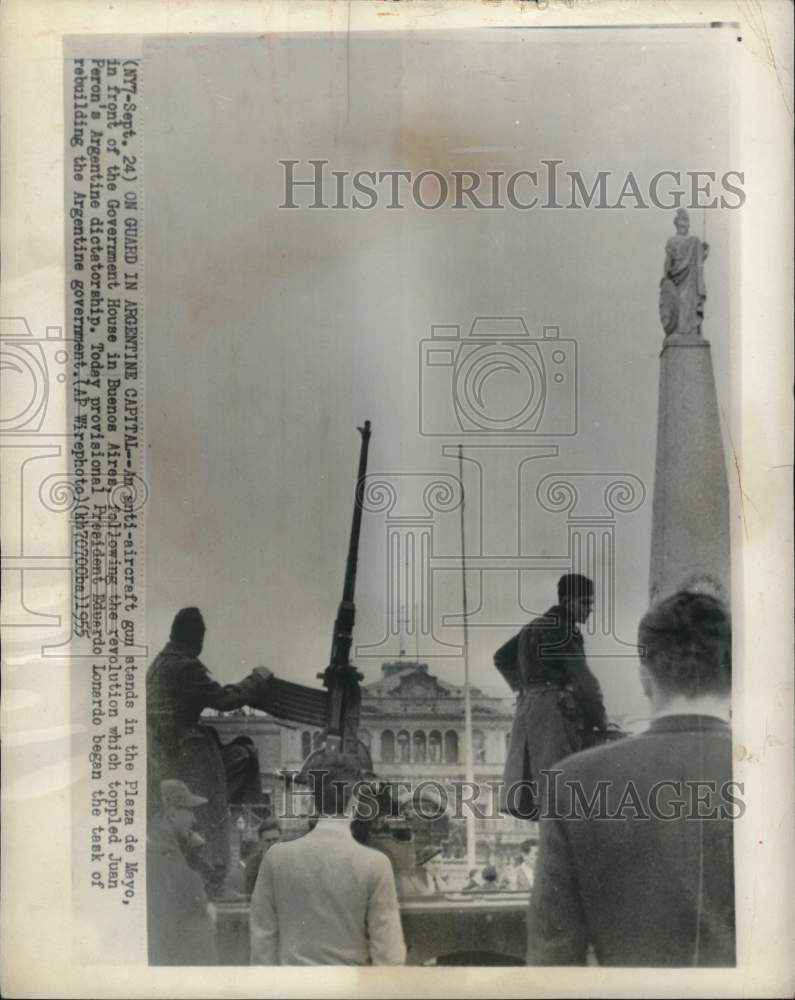 1955 Press Photo Anti aircraft gun at Plaza de Mayo during the Argentine Revolt- Historic Images