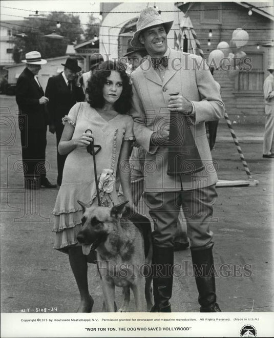 1975 Press Photo The cast of the film "Won Ton Ton, the Dog Who Saved Hollywood"- Historic Images
