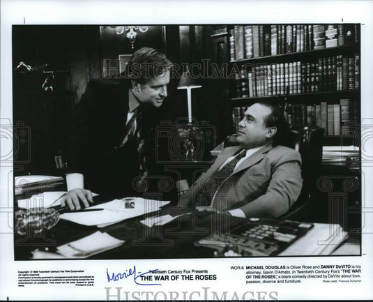 1989 Press Photo Michael Douglas and Danny DeVito Star In "The War of the Roses"- Historic Images