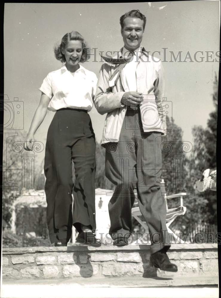 1941 Press Photo Comedian Red Skelton and wife out for a walk. - lrx85321- Historic Images