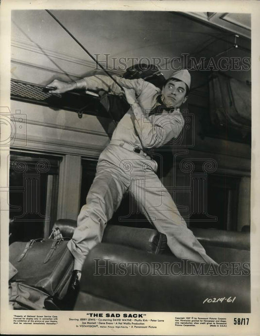 1957 Press Photo Jerry Lewis starring in "The Sad Sack" - lrx90037- Historic Images