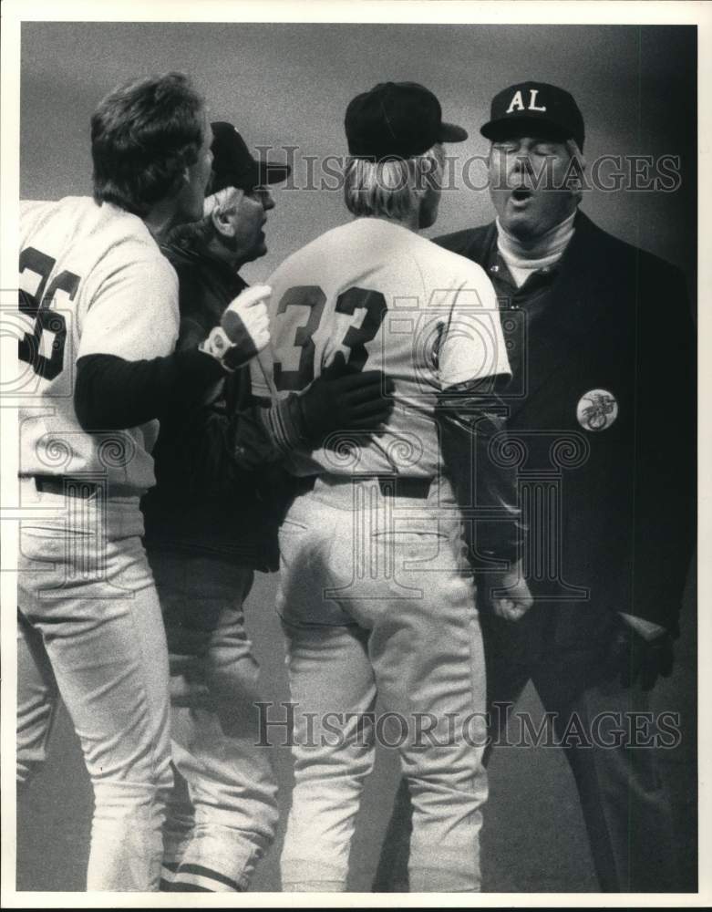 1986 Press Photo Boston&#39;s player and officials argue with umpire Jim McKean.- Historic Images