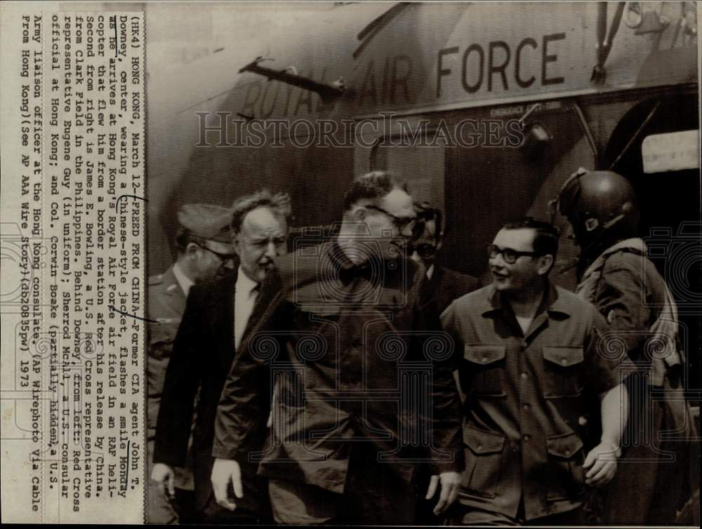 1973 Press Photo Freed John Downey arrives at Hong Kong&#39;s Royal Air Force field- Historic Images