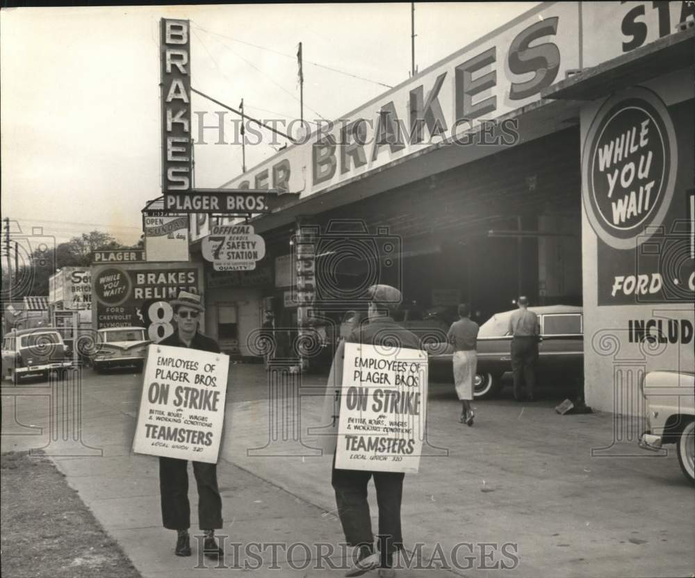 1960 Press Photo Plager Brothers employees walk picket line - lrx94046- Historic Images