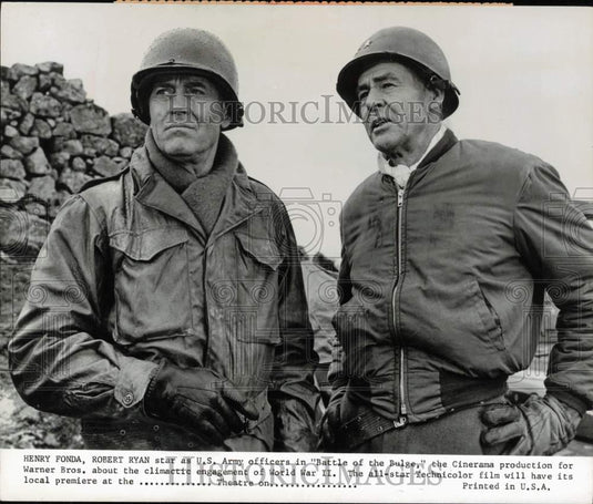 1965 Press Photo Henry Fonda and Robert Ryan in "Battle of the Bulge" scene- Historic Images