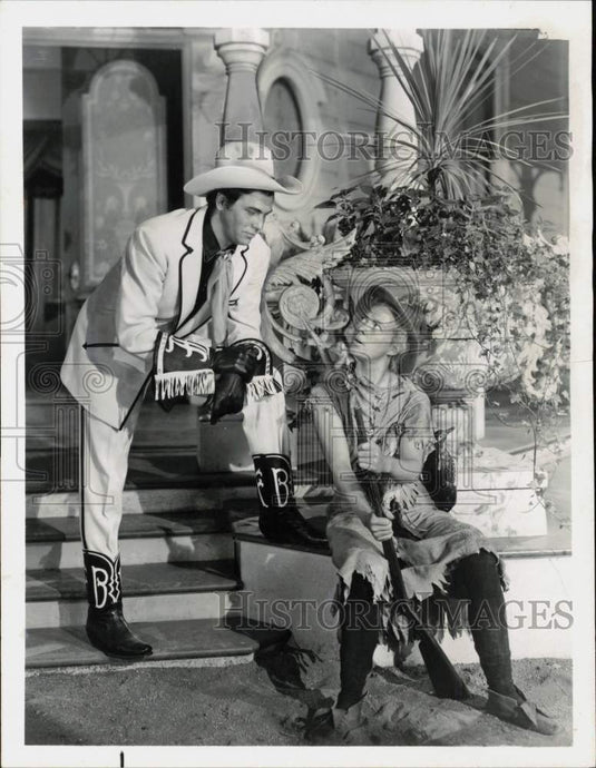 1965 Press Photo Howard Keel and Betty Hutton star in "Annie Get Your Gun"- Historic Images
