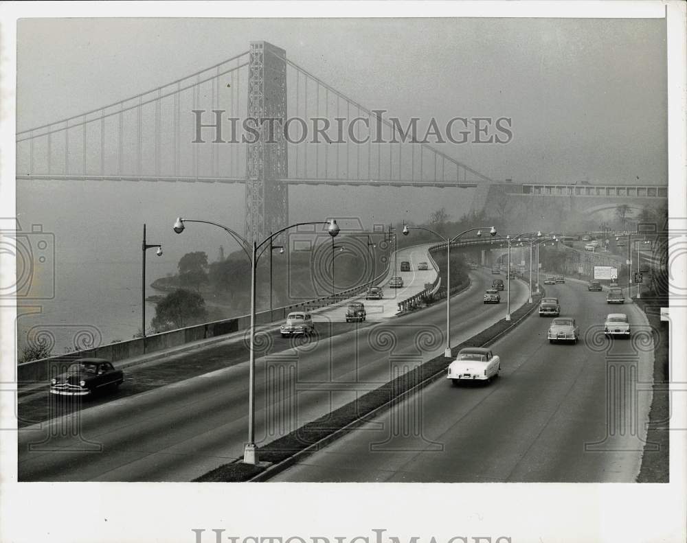 1953 Press Photo Motorists travel the New York&#39;s Henry Hudson Parkway.- Historic Images