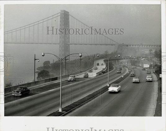 1953 Press Photo Motorists travel the New York's Henry Hudson Parkway.- Historic Images