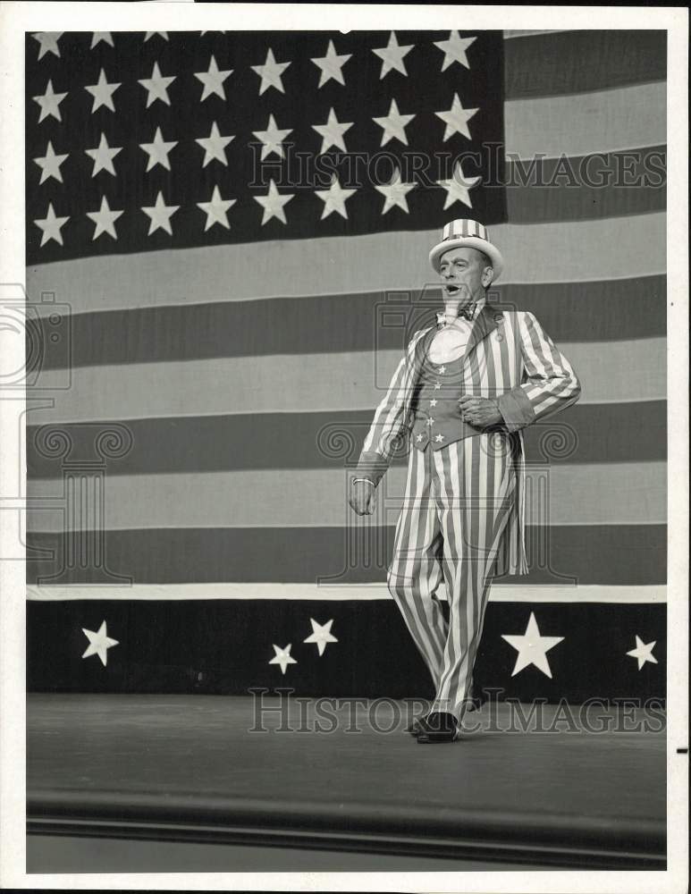 1971 Press Photo Eddie Foy, Jr. stars in &quot;The Seven Little Foys&quot; on NBC-TV- Historic Images