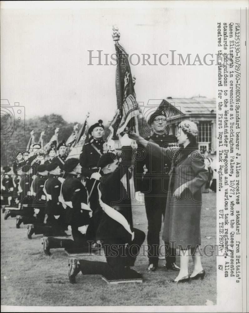 1960 Press Photo Queen Elizabeth at Buckingham Palace, London, England- Historic Images