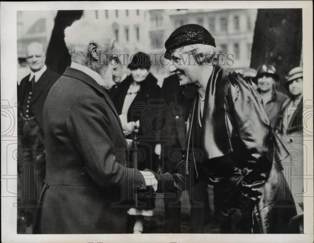 1933 Press Photo Mrs. Robert Bingham, Civil war vet Mr. G.E.L. Wright in London- Historic Images