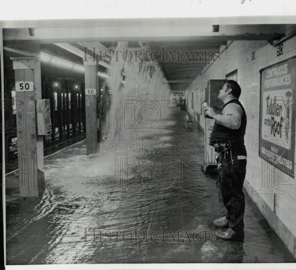 1973 Press Photo New York City transit worker watches water pour into subway- Historic Images