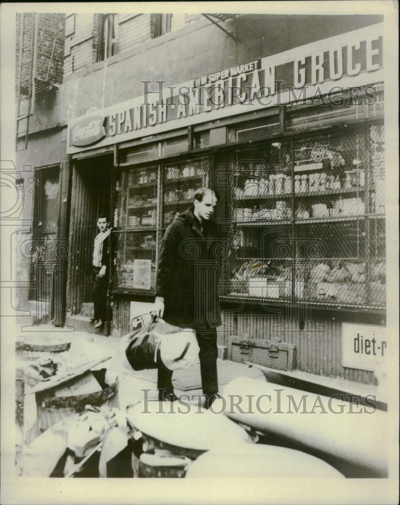 1967 Press Photo Laurance Rockefeller Walks To Work In East Harlem, New York- Historic Images