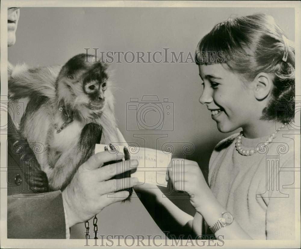 1955 Press Photo Bonnie Walthour donating check to Como Park Zoo Fund- Historic Images