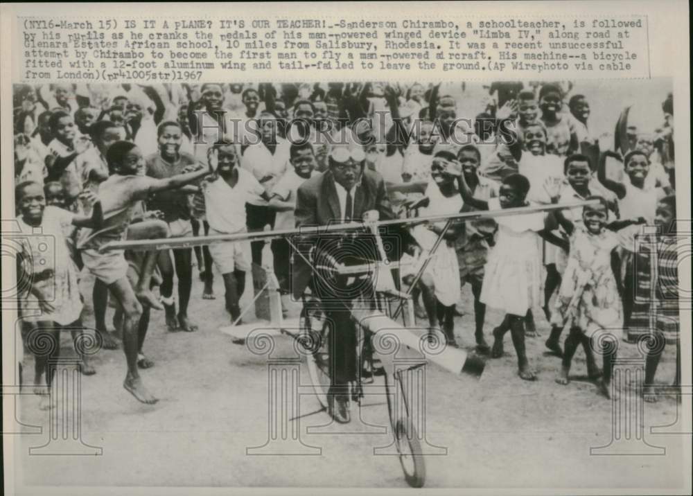 1967 Press Photo Teacher Sanderson Chirambo rides &quot;Limba IV&quot; winged device- Historic Images