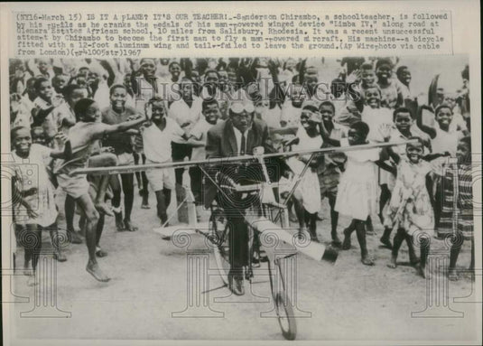 1967 Press Photo Teacher Sanderson Chirambo rides "Limba IV" winged device- Historic Images
