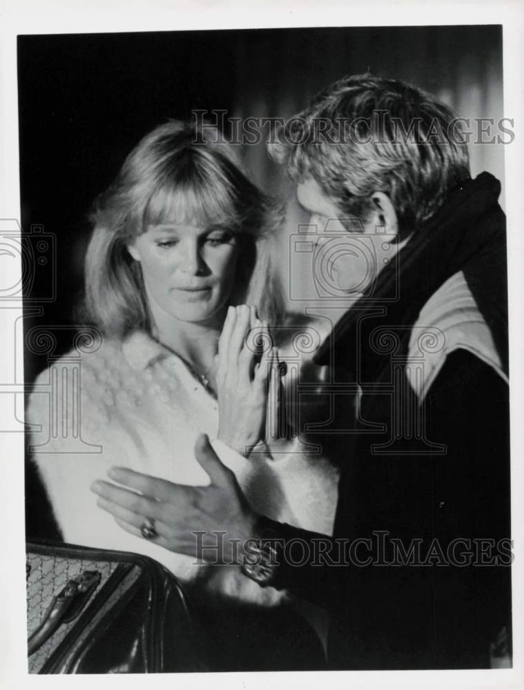 Press Photo Linda Evans and Bo Hopkins in &quot;Dynasty&quot; airing on ABC Television- Historic Images