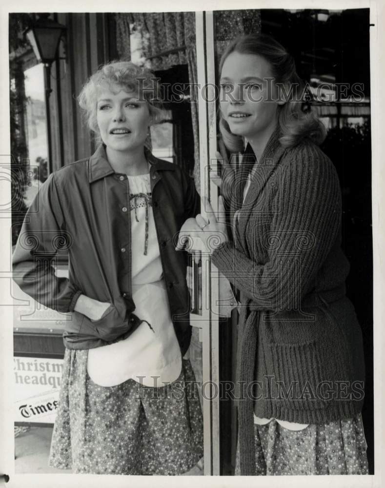 1983 Press Photo Cassie Yates &amp; Susan Dey in &quot;The Gift of Life&quot; airing on CBS-TV- Historic Images