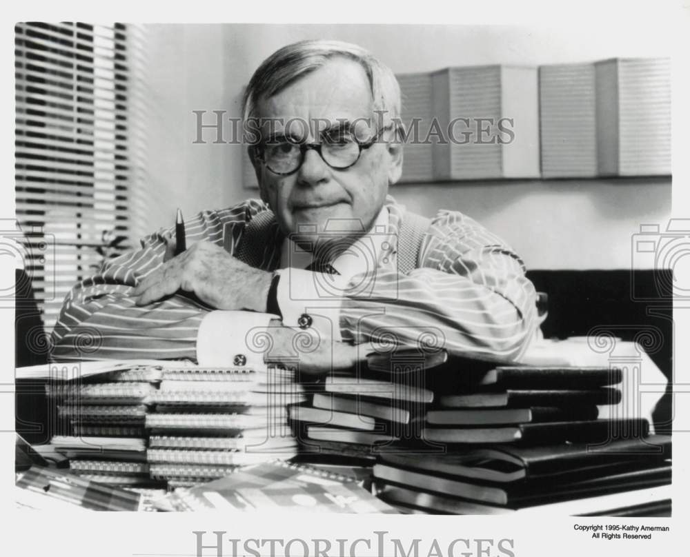 1995 Press Photo Dominick Dunne, author of &quot;A Season In Purgatory&quot; - lry17261- Historic Images