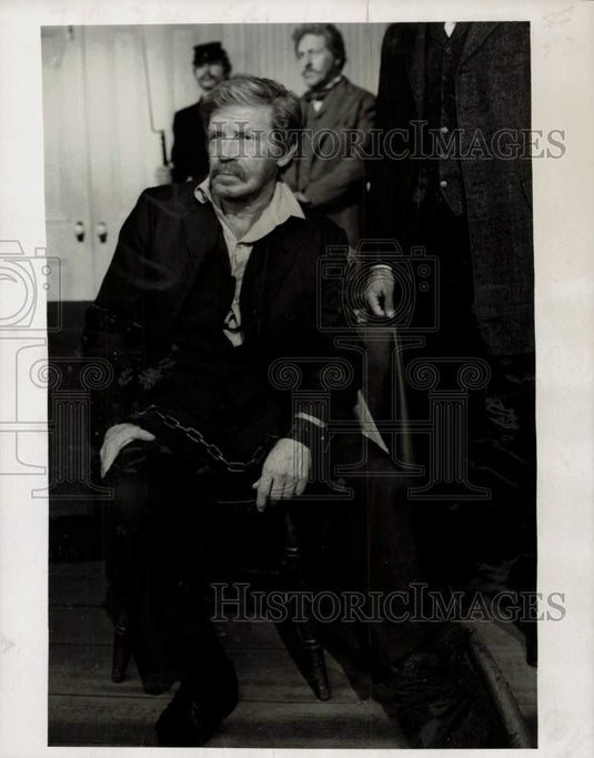 1975 Press Photo Richard Basehart stars in "The Case Against Milligan" on CBS- Historic Images