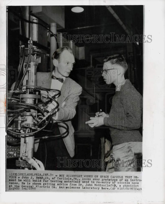 1960 Press Photo John J. Rehr with Dr. John McGinn of GE Aerosciences Laboratory- Historic Images