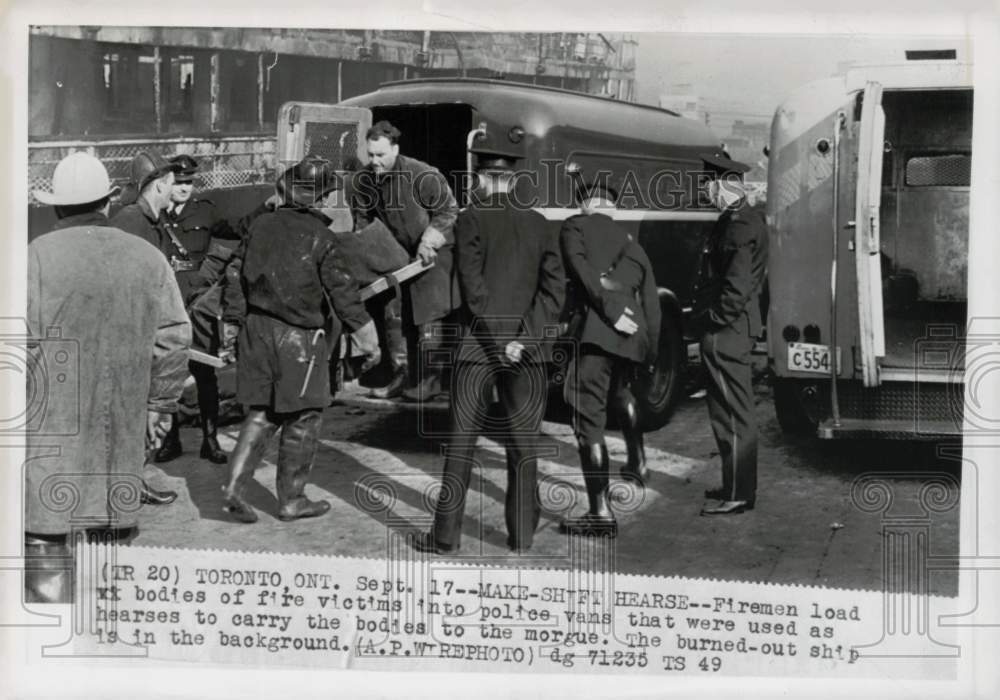 1949 Press Photo Firemen load bodies of the S.S. Noronic fire victims in Toronto- Historic Images