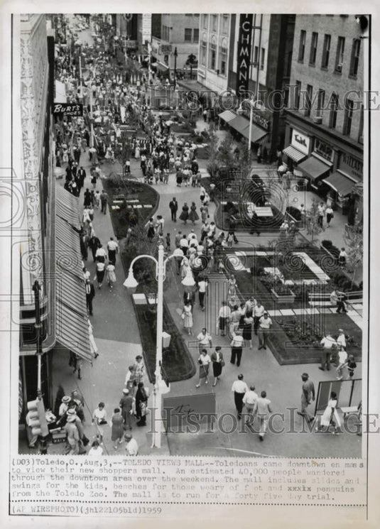 1959 Press Photo Throngs of people flock the opening of Shoppers mall in Toledo- Historic Images